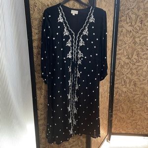 Orange creek black and white embroidered dress som